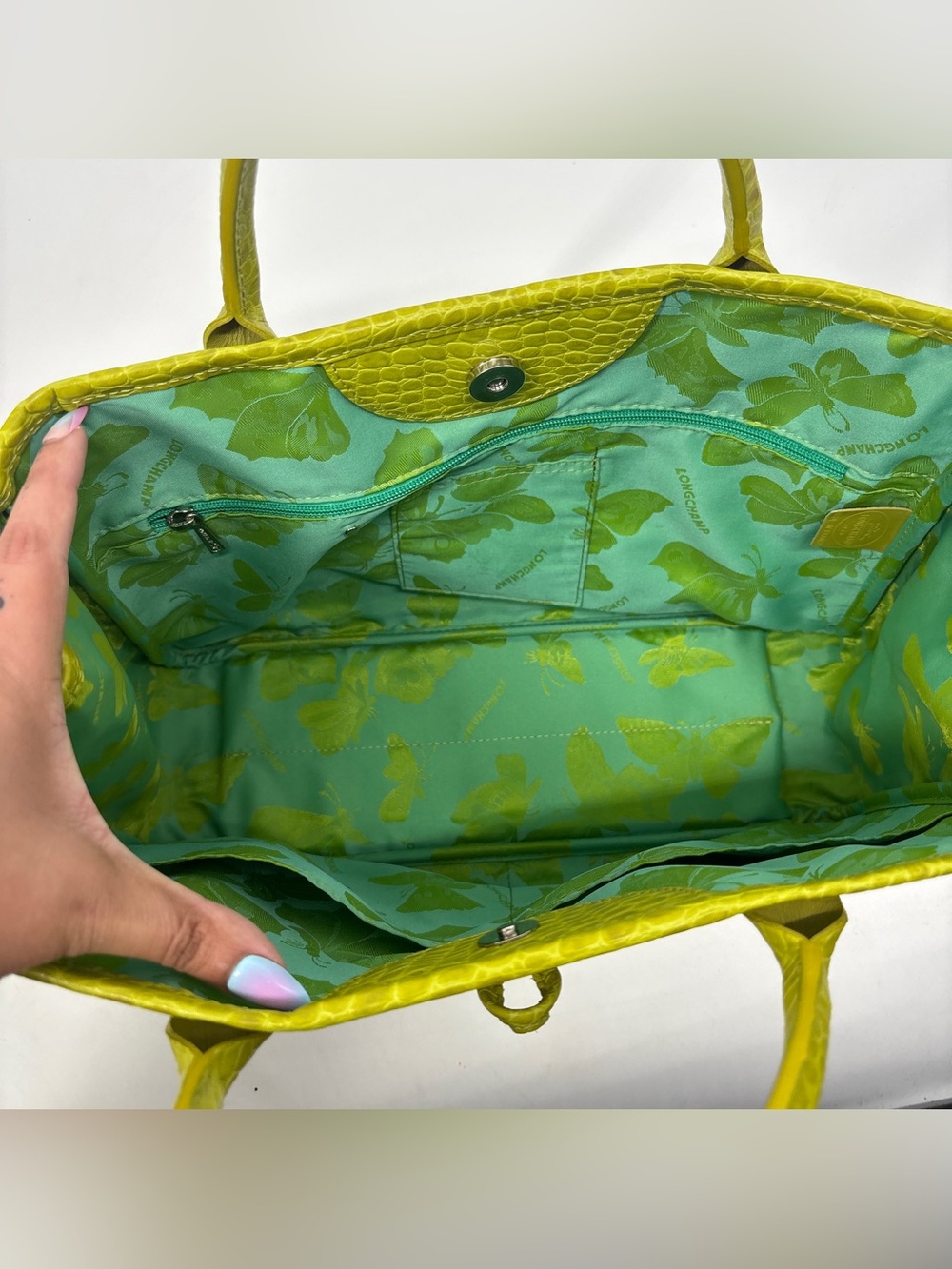 Longchamp Green Croc Embossed Roseau Bag - Picture 9 of 13